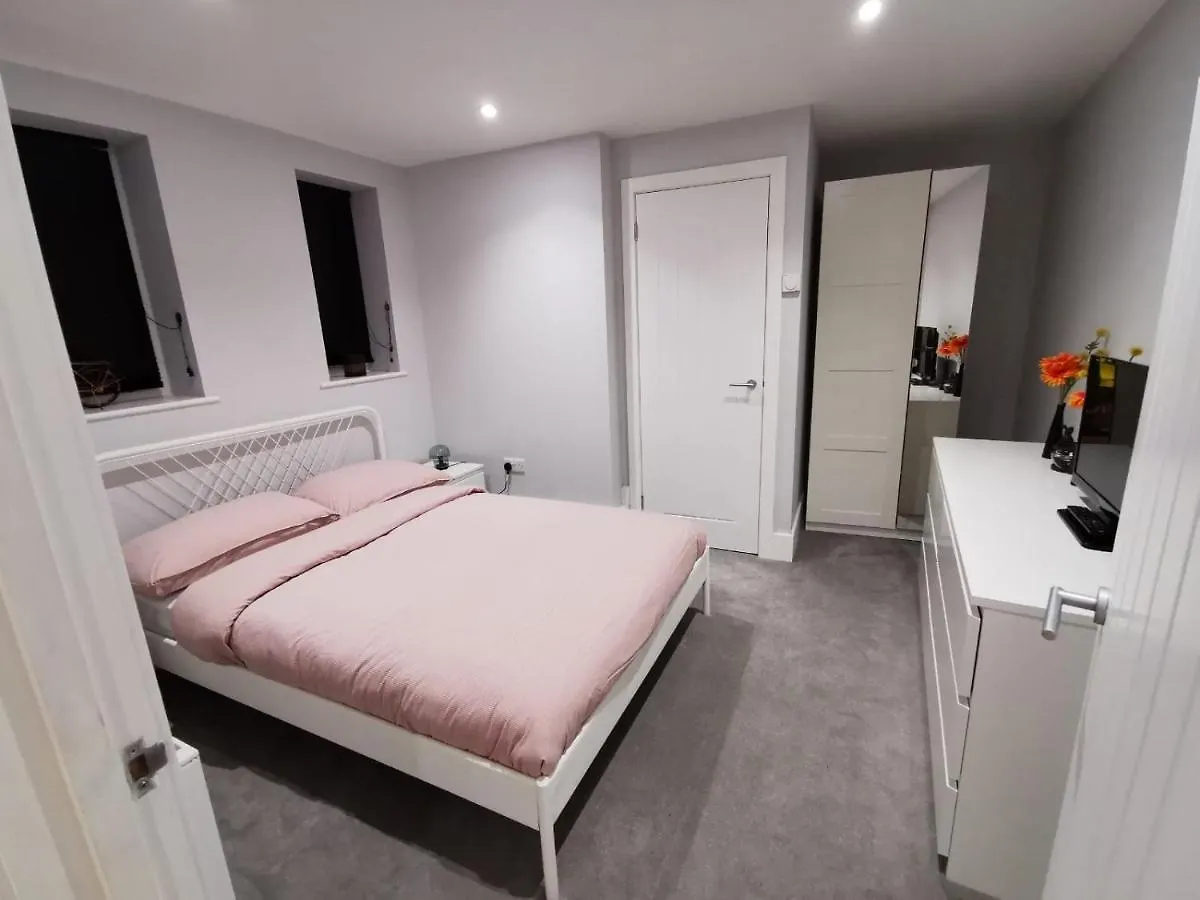 4 Sleeps And Travel Cot- Close To Beach And Restaurants Bournemouth United Kingdom