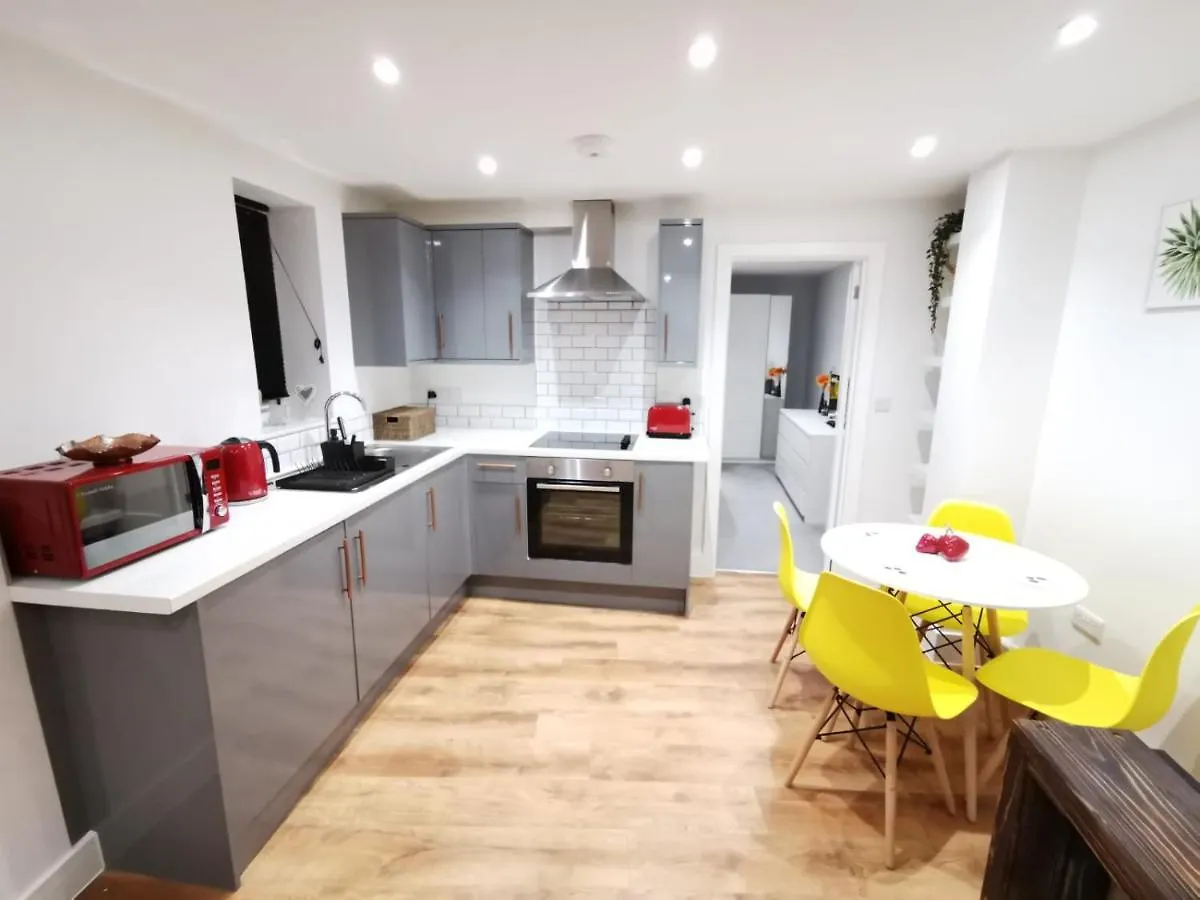 4 Sleeps And Travel Cot- Close To Beach And Restaurants Bournemouth