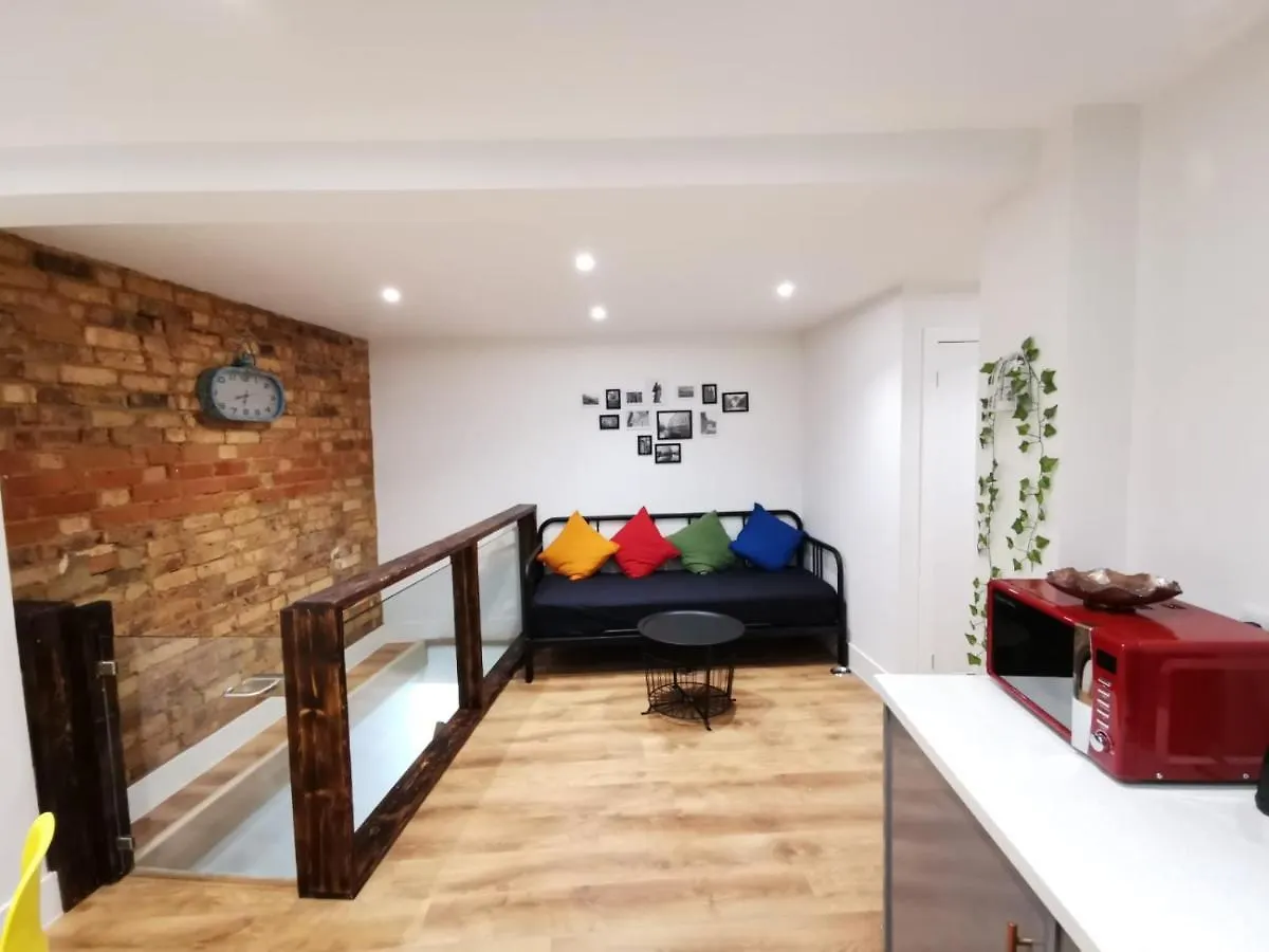4 Sleeps And Travel Cot- Close To Beach And Restaurants Bournemouth Apartment
